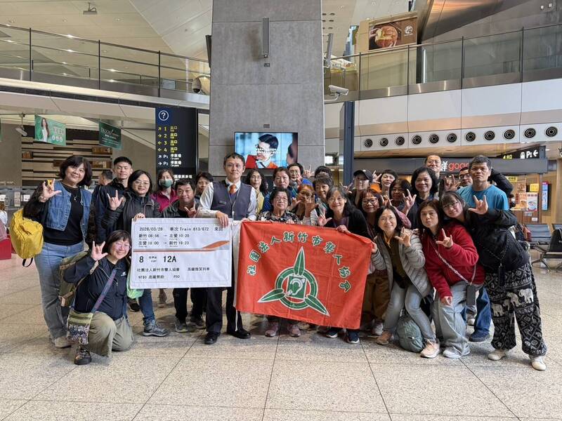 高鐵新竹站暖心送愛 助聽障朋友春遊港都體驗藝術