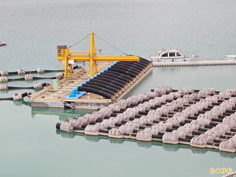 另類指標!南化水庫水位低於170米 壩頂取水管線暫卸下