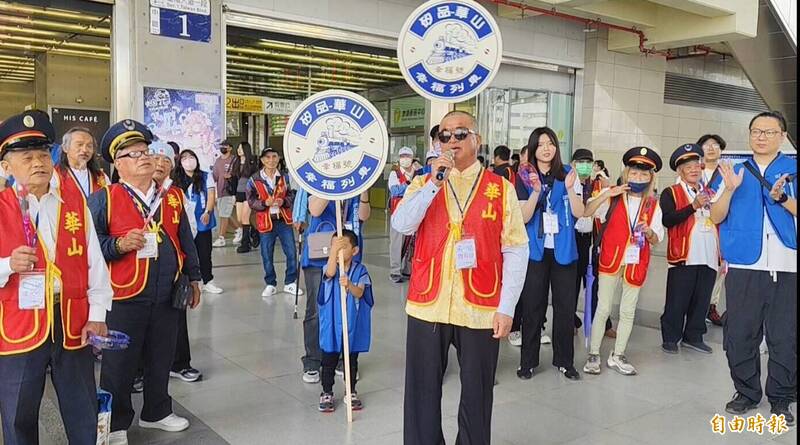 遲到50年的圓夢舞台 全盲阿伯台中車站開唱