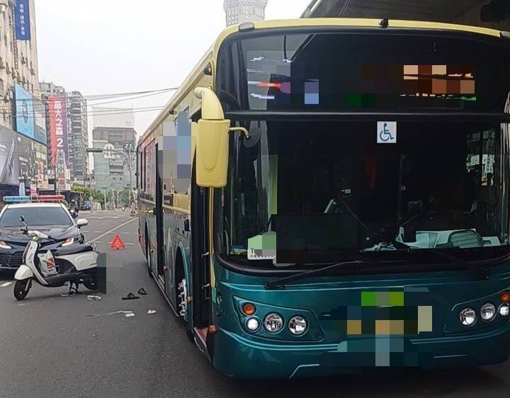 高雄7旬男騎士鬼切 遭公車撞擊重傷送醫