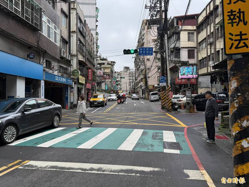 基隆東信路長者走斑馬線遭撞飛 家屬要求改善交通設施