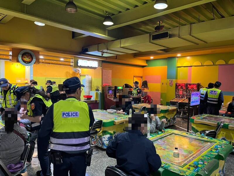 連傳恐嚇信、暴力砸店 花蓮警擴大臨檢查獲通緝犯7人