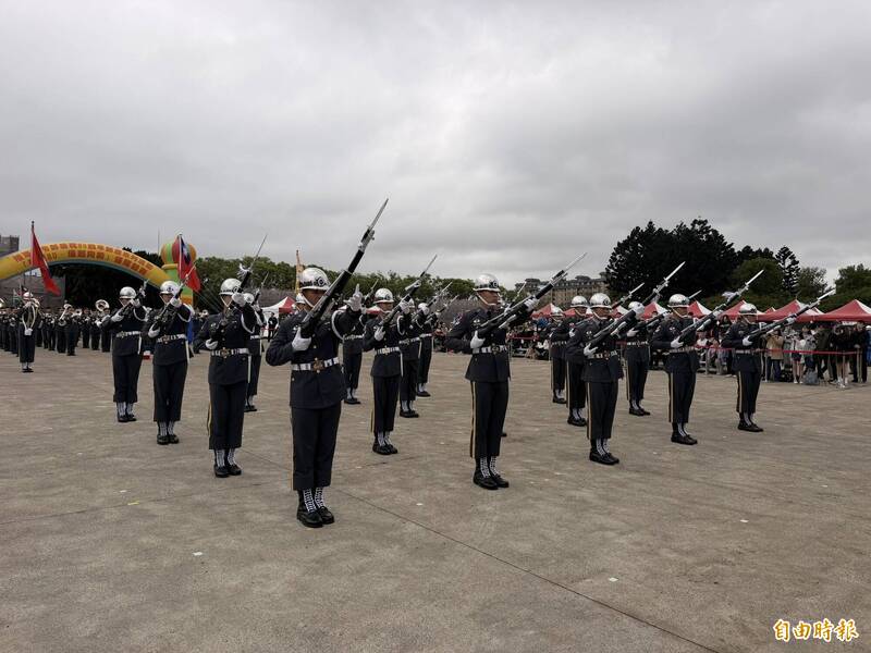 舉辦高中儀隊競賽北區初賽 陸軍司令部開放營區盼拉近軍民距離