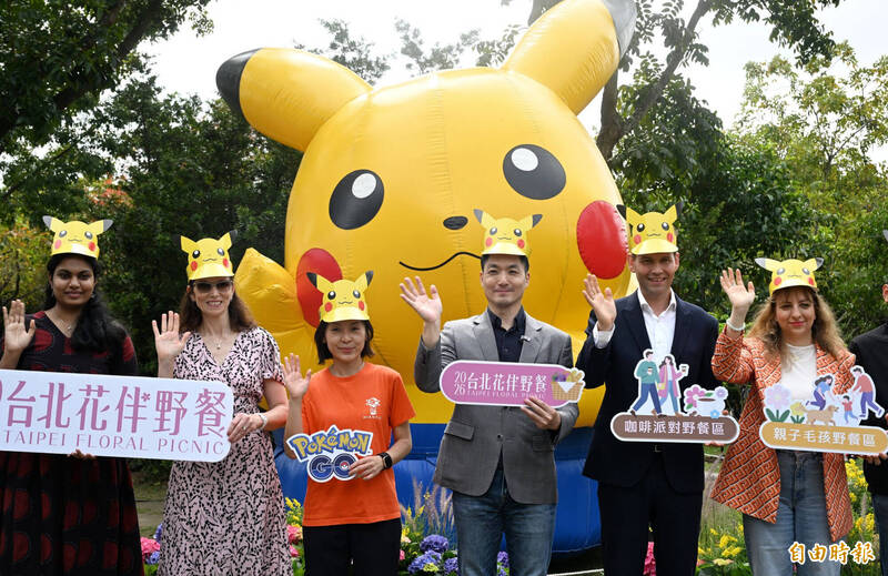 寶可夢大師集合!台北花伴野餐登場 民眾嗨喊:要抓「花帽皮卡丘」