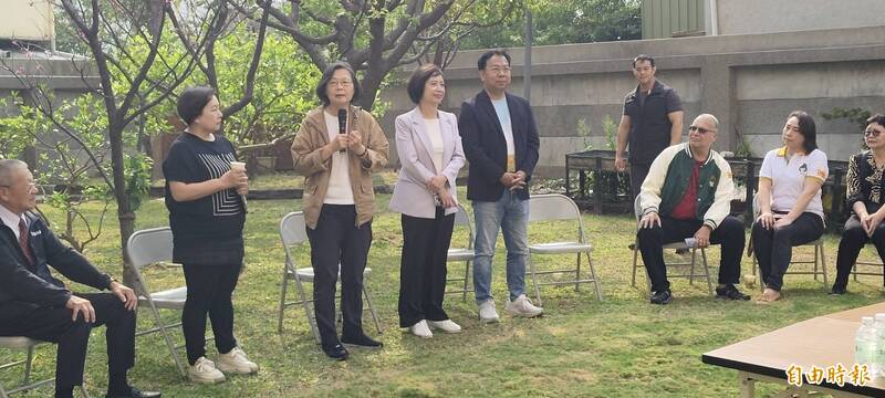 重返台中豐原「德川家康」社區 蔡英文笑談2貓2狗家庭地位