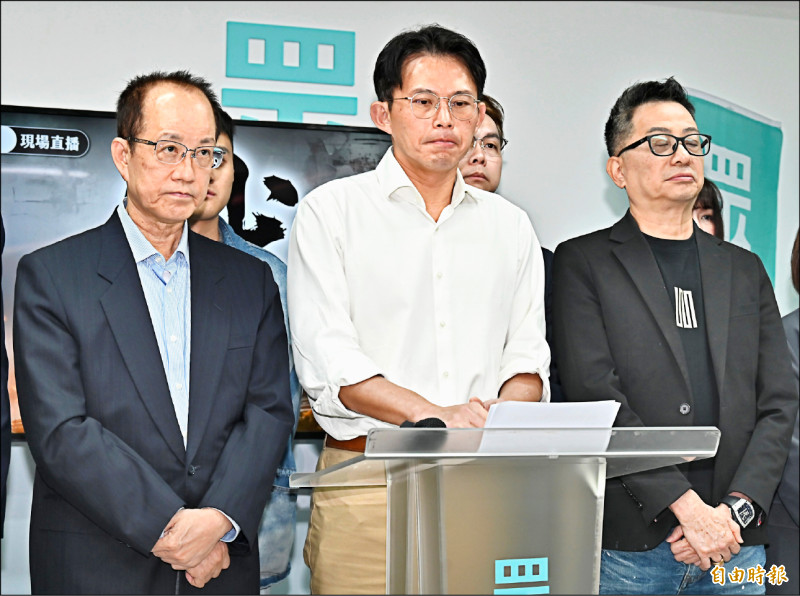 民眾黨護柯 急修內規免退黨