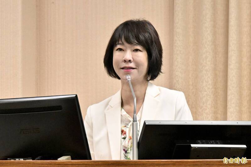 顏慧欣疑遭職場霸凌延燒 胡采蘋發聲:非顏家釋出辭職信初衷