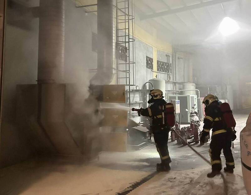 彰化花壇食品容器廠火警 機台暗夜起火