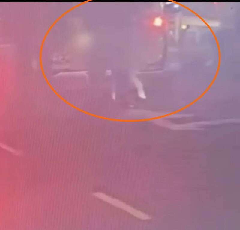 車門難開女碎碎唸引糾紛 男出腳踹車門打司機被法辦