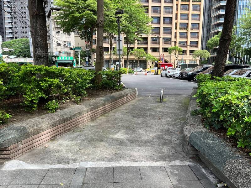 板橋第一運動場「綠色減碳護城河」 獲台灣景觀大獎佳作