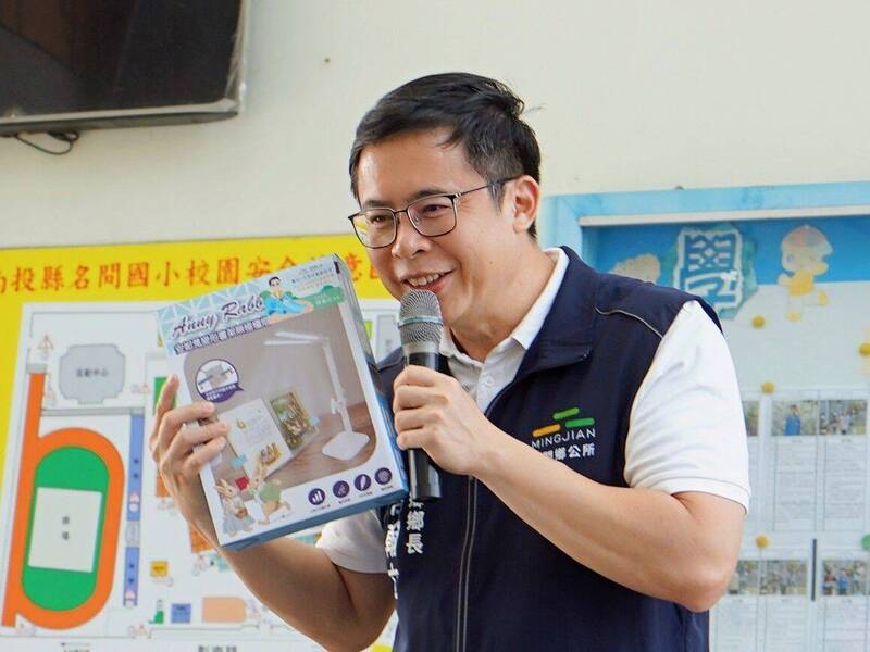 南投兒童節禮「實用對決」!禮券竄紅 檯燈、棒球組展心意