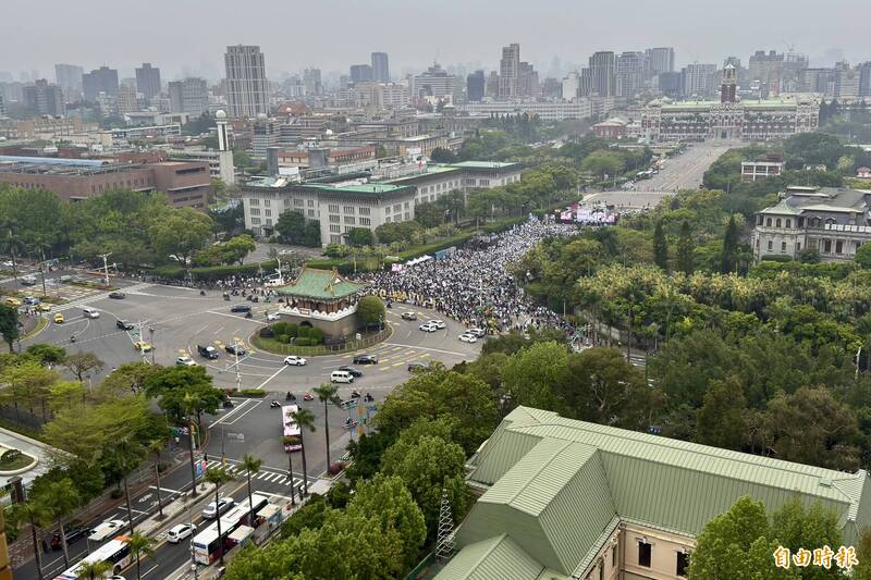 空拍照曝光!民眾黨喊凱道3萬人 四叉貓揭實際人數......