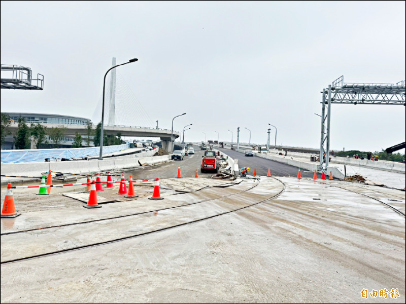 (新北)淡江大橋交會 淡海輕軌2期先鋪軌