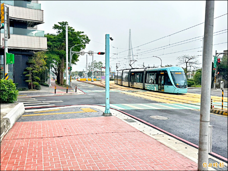 (新北)淡江大橋周邊 增車道、人行道變寬