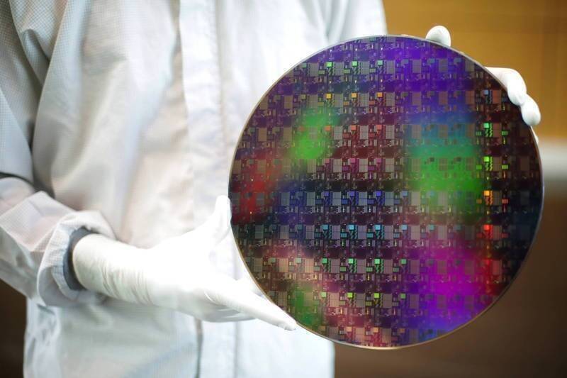 政院推13項戰略產業 助攻半導體、AI、量子國家隊