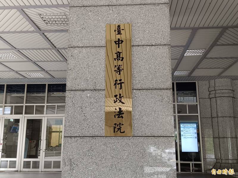 女駕駛未打方向燈遭檢舉罰1200 法官信了這理由判免罰