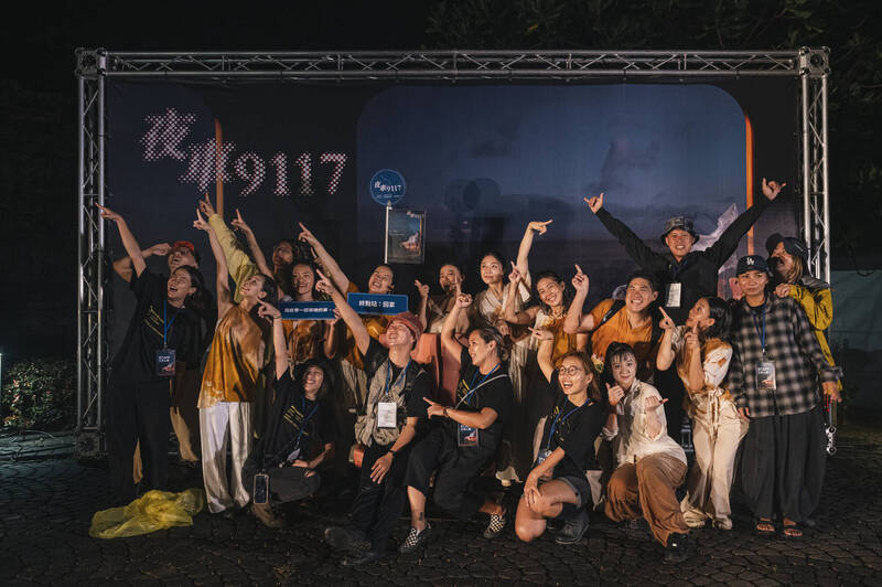 翻轉偏鄉藝術沙漠!《夜車9117》舞進恆春東門 136站通勤路化作絕美現代舞