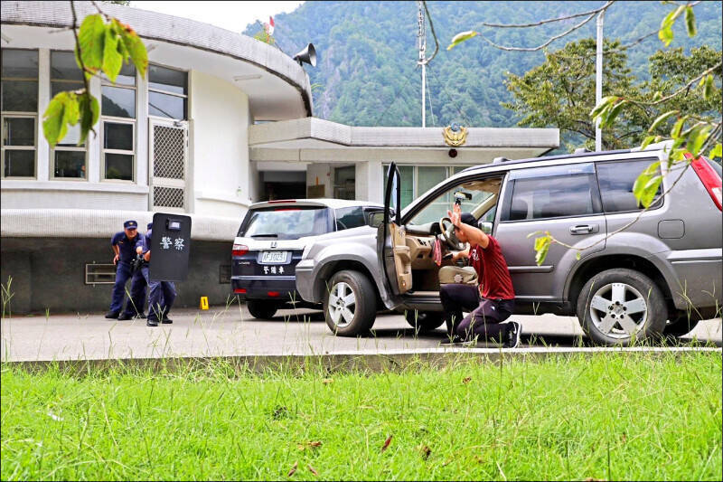 保二總隊第一大隊垂降訓練操作不慎 隊員4樓跌落2樓送醫