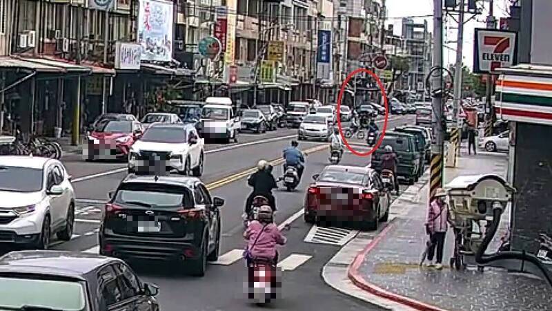 花蓮84歲翁單車左轉撞機車 未帶安全帽腦重創