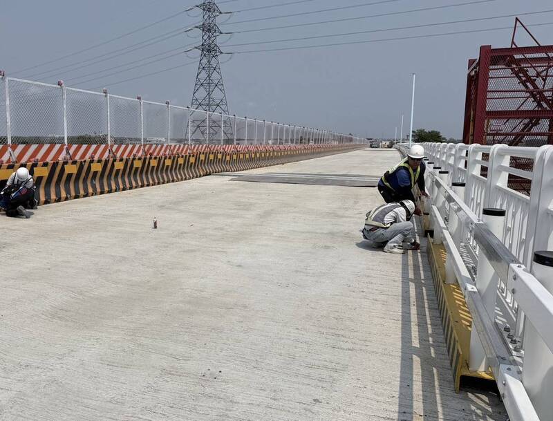 中東戰火致瀝青缺料 雲林崙子大橋調用趕工