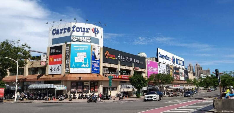 時代的眼淚+1  30年歷史家樂福高雄愛河店4月30日熄燈