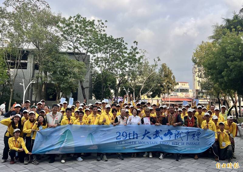 最硬斗成年禮邁入29屆 屏東大武山成年禮58人成功挑戰北大武