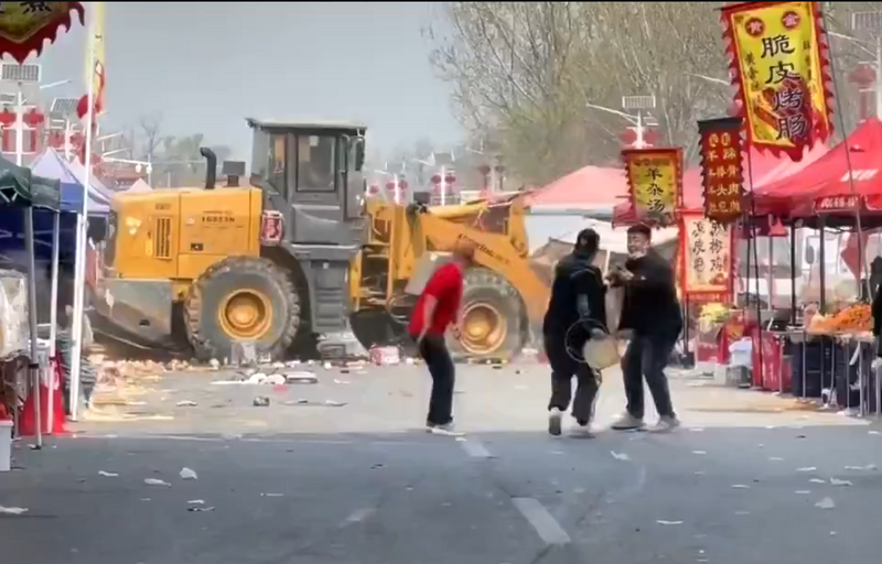 中國北京市集驚傳鏟車瘋狂輾人! 網傳10多人死傷