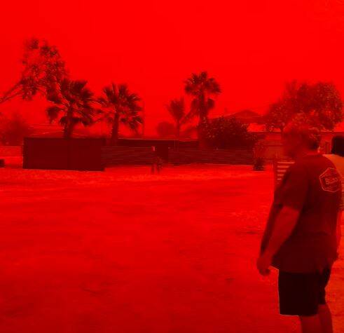 這不是AI!氣旋「納雷爾」橫掃半個澳洲 血紅天空壟罩詭如末日