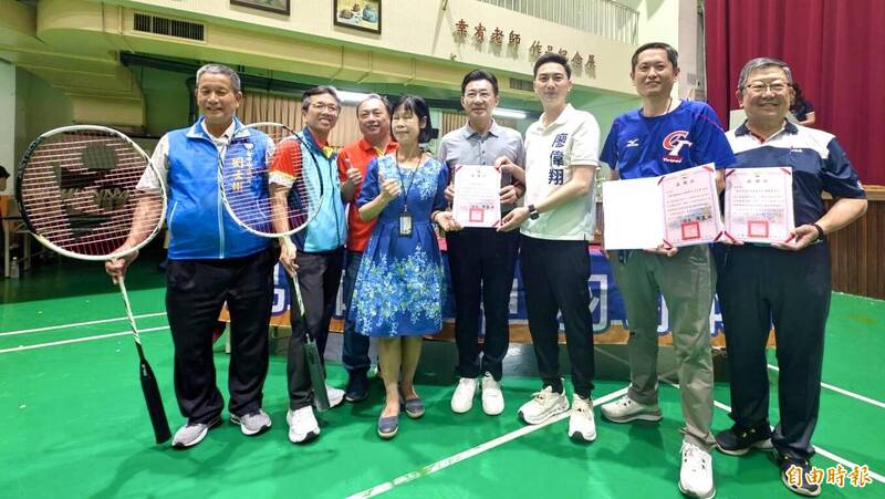 一顆球撐不到10分鐘 萬和國中羽球隊鬧「球荒」