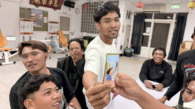 桌遊化身「道路生存戰」 讓外籍漁工更快融入我國交通法令
