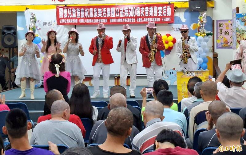全台走透透南投鳳梨樂活樂團 完成第500場公益演出
