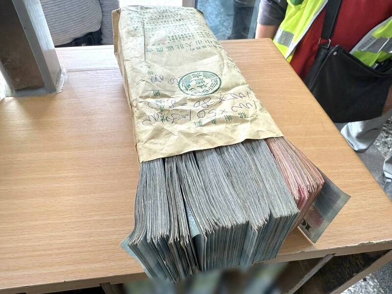 兒、媳處理百歲嬤遺物衣櫃 清潔隊搬運「滾出50萬元」