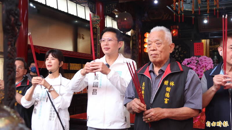 帶「小雞」到樹林拜票較勁蘇巧慧? 黃國昌:每個市民鄰里都要爭取支持