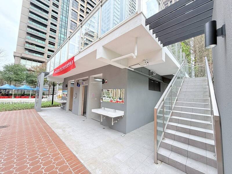 板橋福德公園公廁翻新 老木造公廁變身景觀地標