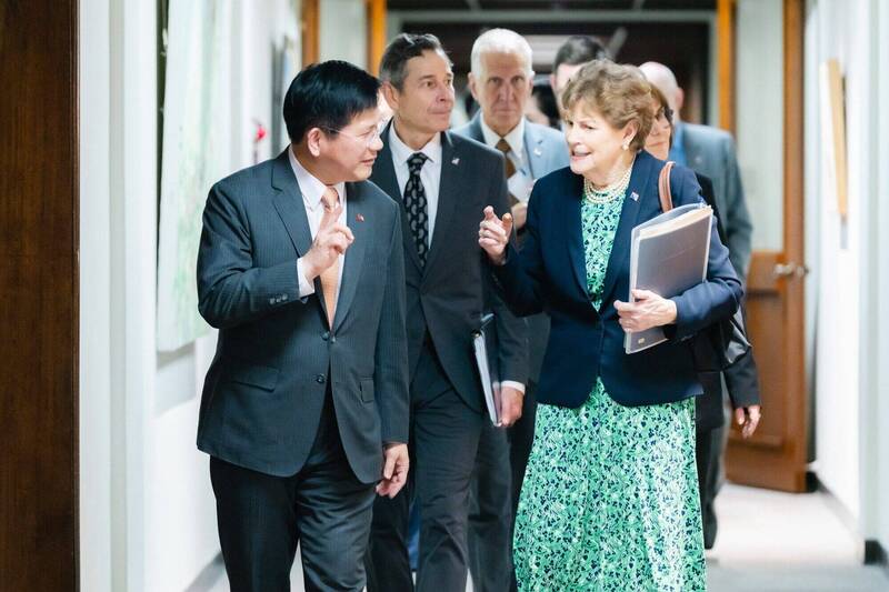 美國跨黨派參議員訪台 林佳龍：以實際行動堅定挺台