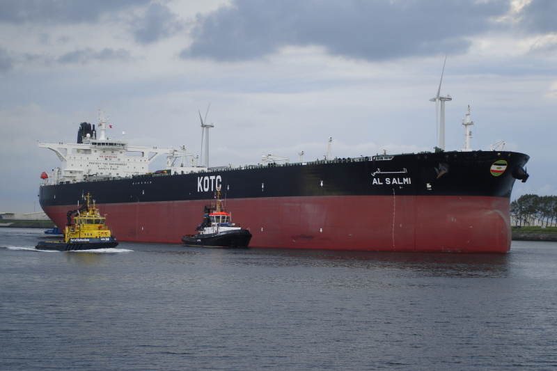 科威特遭襲油輪已撲滅火勢 石油恐洩漏到周遭水域