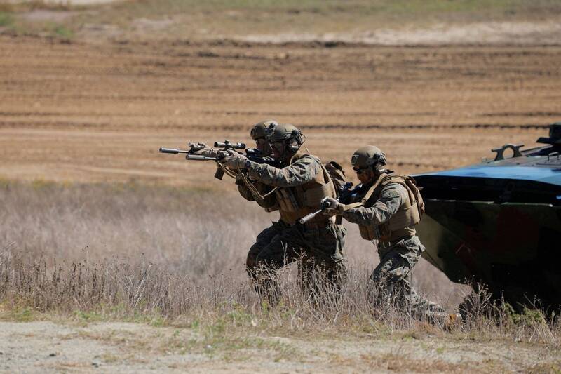 美陸戰隊搭機行李驚見爆裂物 被捕後移交軍方