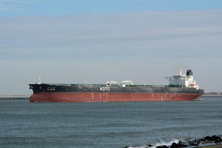 科威特滿載油輪準備前往中國 在杜拜港遭伊朗襲擊起火