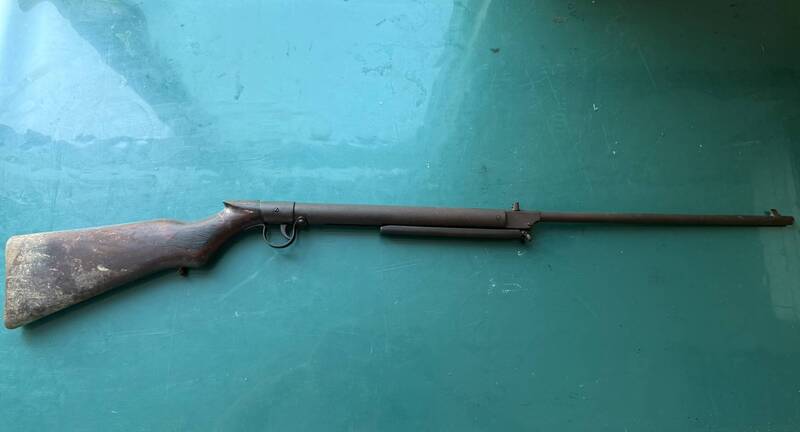 舊屋驚現「傳說武器」 1958年持槍執照曝光