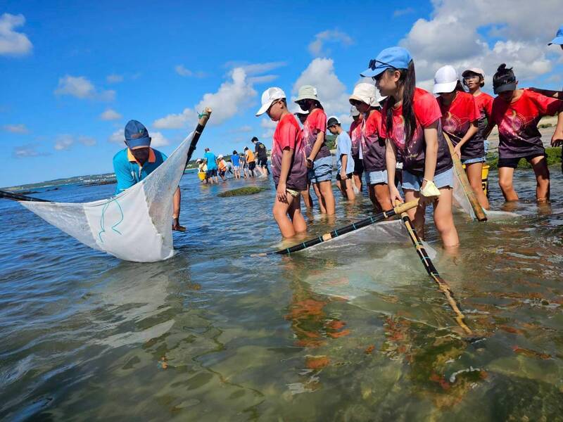 墾丁不只夜市戲水! 水蛙窟「擼魚栽」結合競技淨灘熱血登場