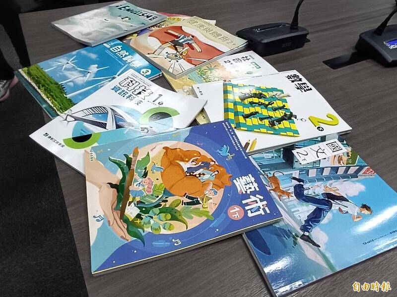 桃園市新政 下學年度起國中小教科書免費 家長每學期減1500到1900元負擔