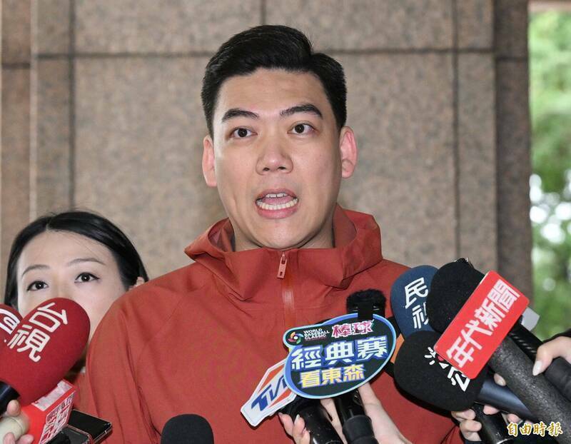 被爆碩論抄襲父親觀點 賴苡任斥選舉潑髒水:老狗變不出新把戲