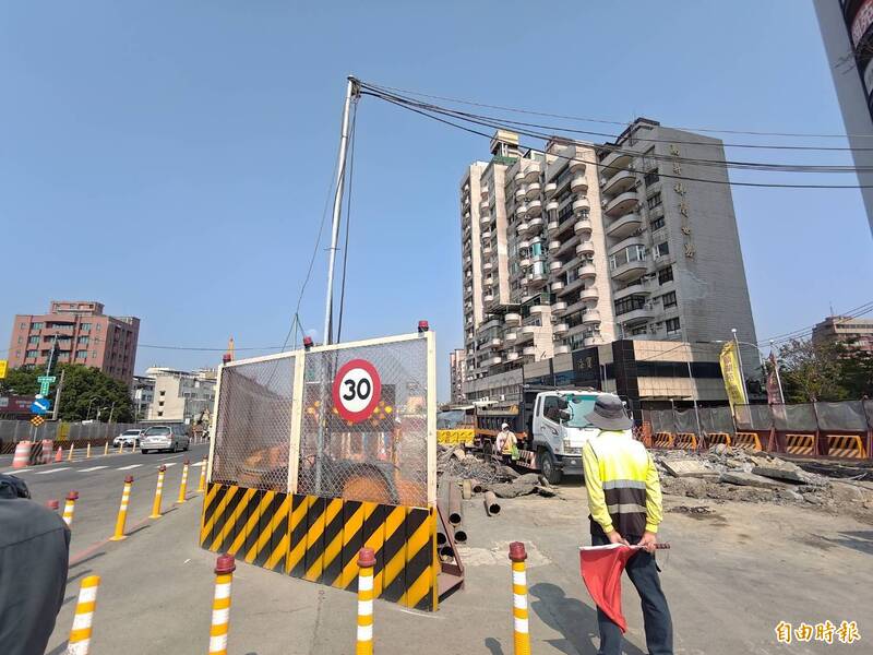 高雄軌道非自償應收帳款達660億元  林欽榮：蓋捷運絕不債留子孫