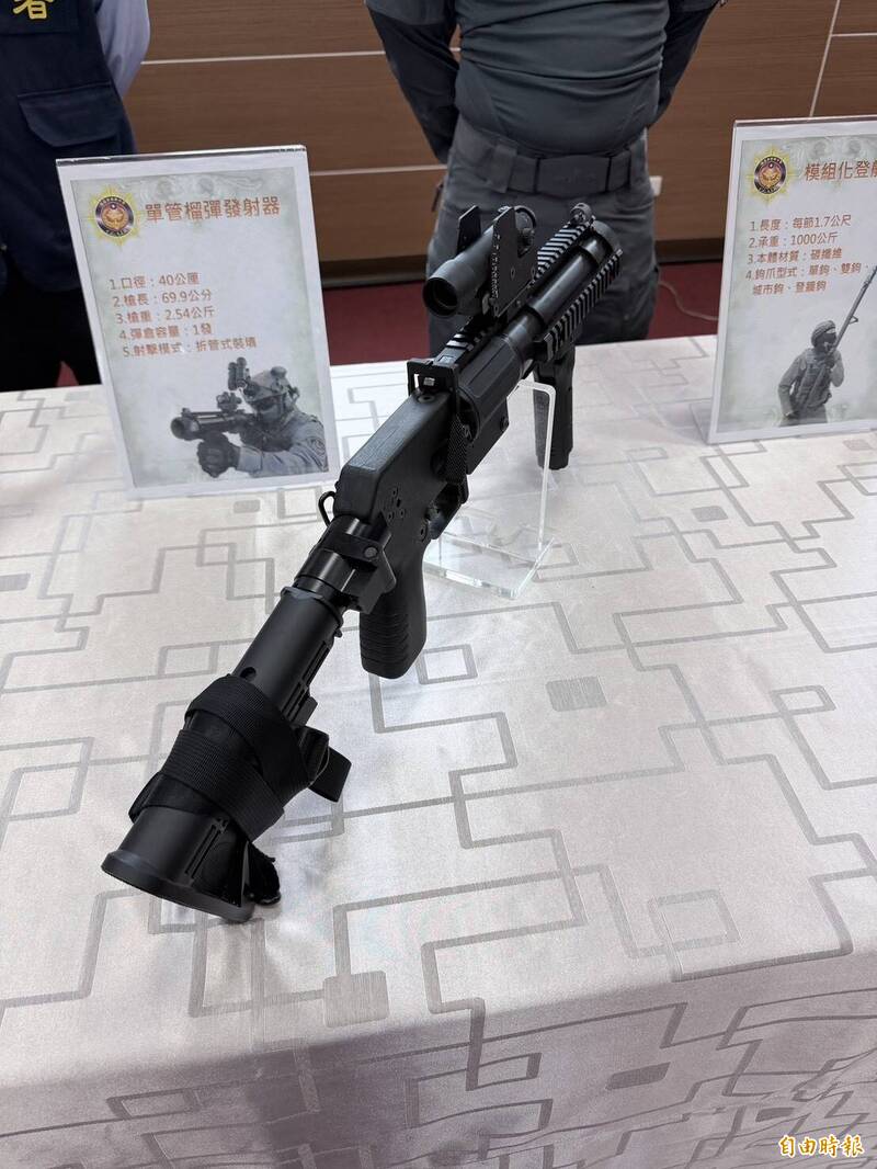 照明彈、震撼彈、聲爆彈齊發！ 海巡23彈震懾運毒船長攻堅逮人