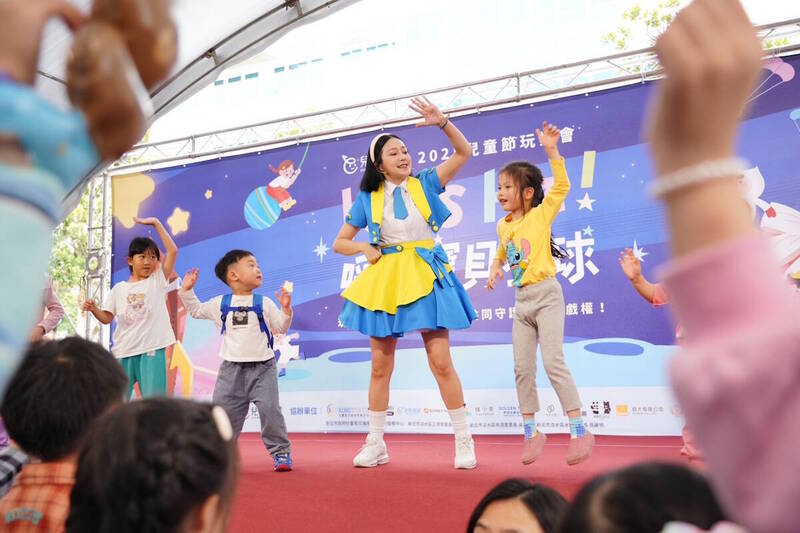 兒盟調查台灣兒少生活滿意度剩69分 7成在網路找快樂