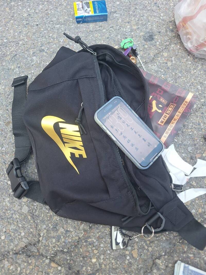 詐團成員滑手機讀金句「當你看不見未來時,就專心過好現在」 下秒被逮