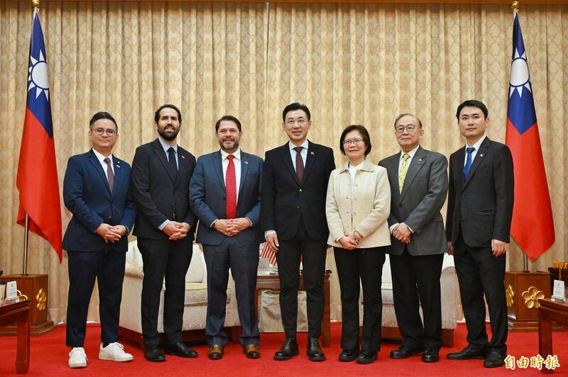 美參院訪團談軍購 匡希恆籲:「看看香港吧!台灣人別再天真了」