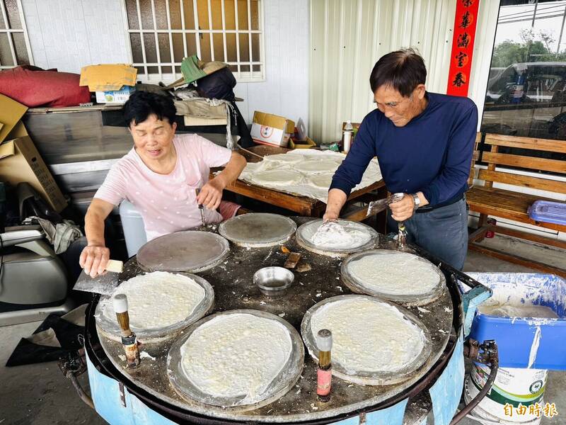 清明節前夕春捲皮熱賣  業者日夜趕工製作