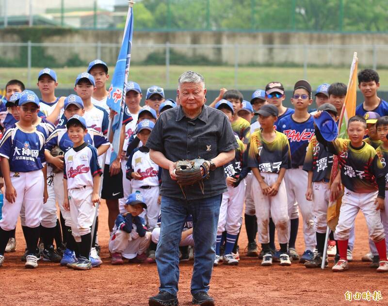 媽祖盃少棒賽顏清標、江啟臣開球  500名小將齊聚台中揮棒追夢