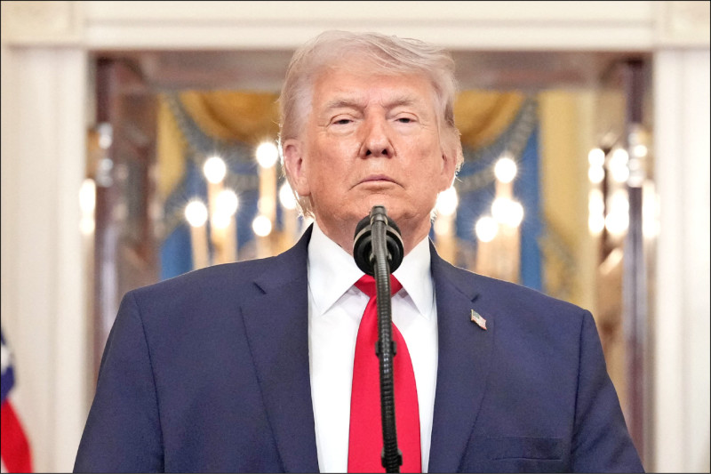 美國總統川普1日在電視黃金時段發表中東衝突爆發一個多月以來的首場全國演說，宣布美軍將「結束工作」與估計伊朗戰爭將在三週內結束，呼籲美國民眾正確看待這場戰爭。（法新社）